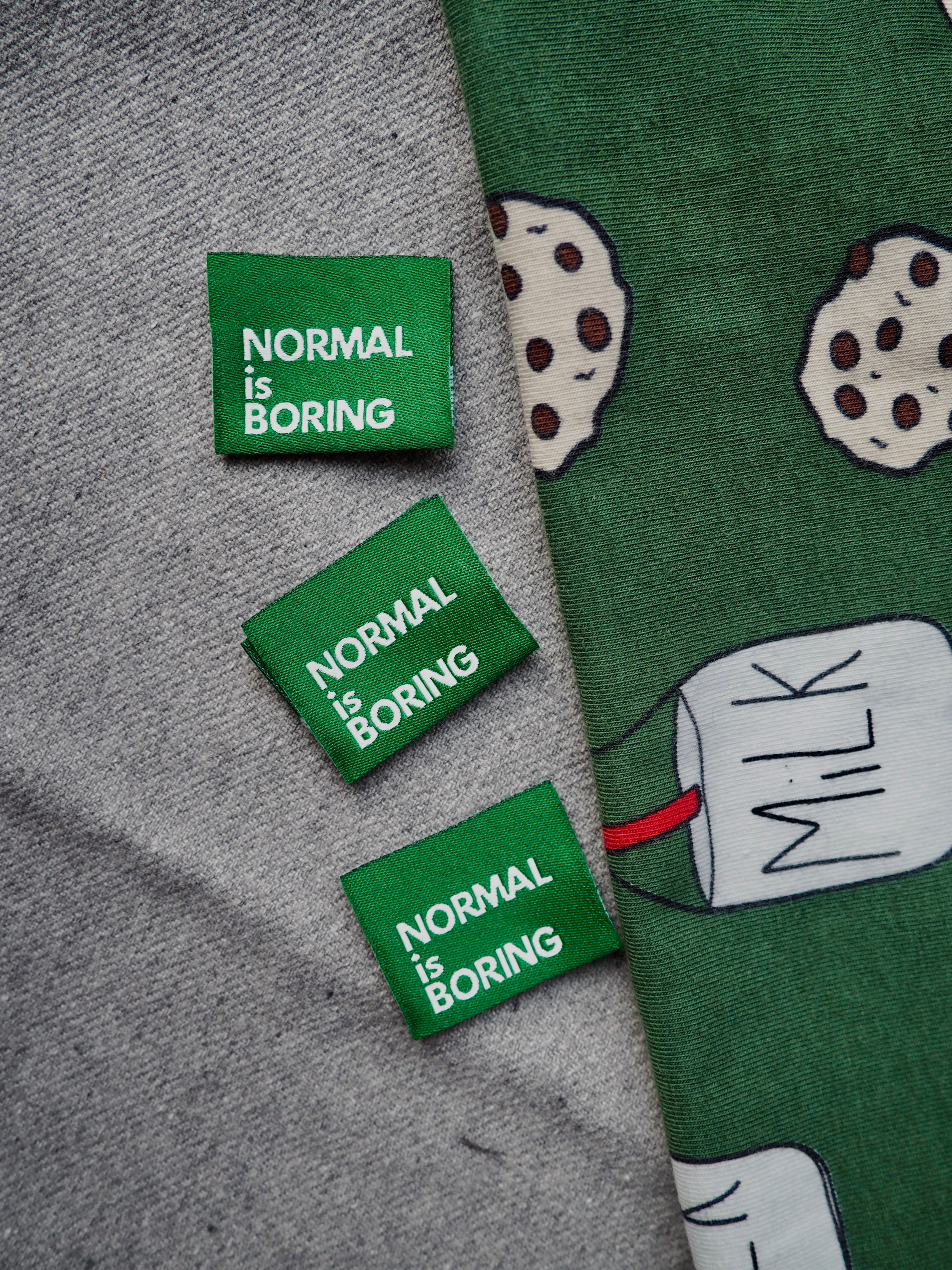 Label 'Normal is boring groen'