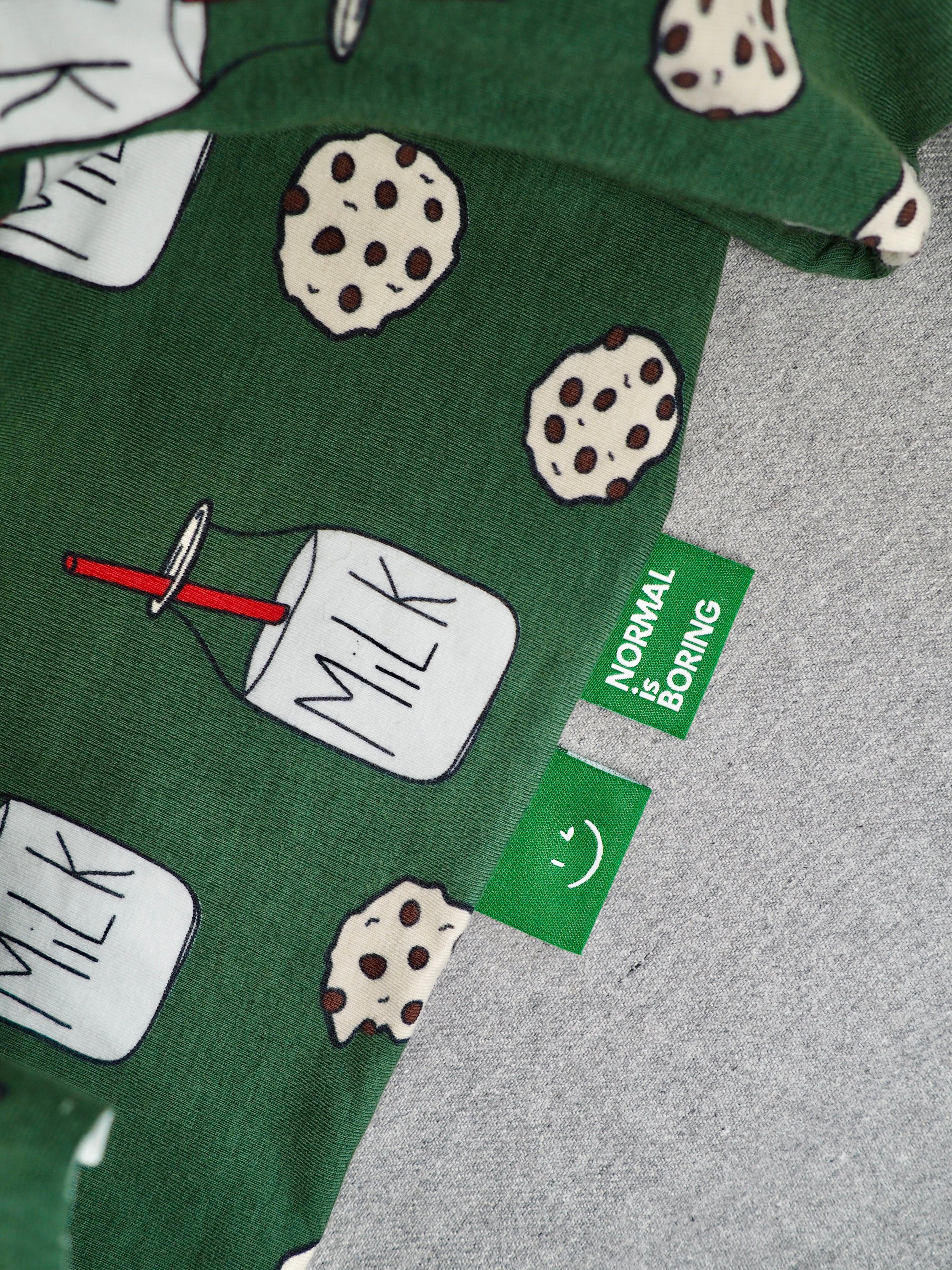 Label 'Normal is boring groen'