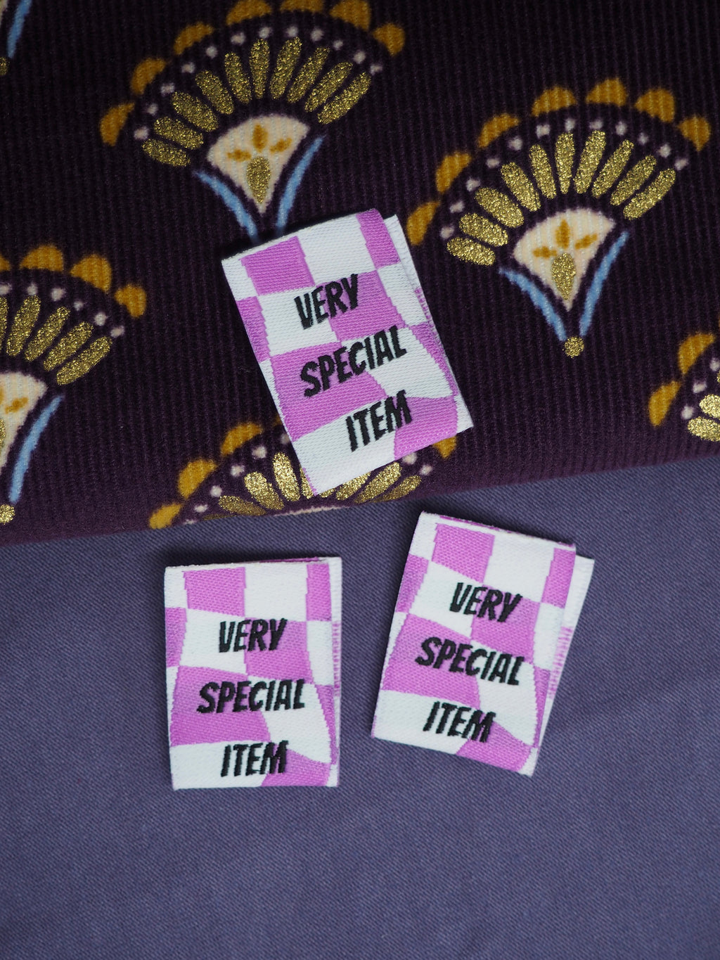 Label 'Very special item paars'